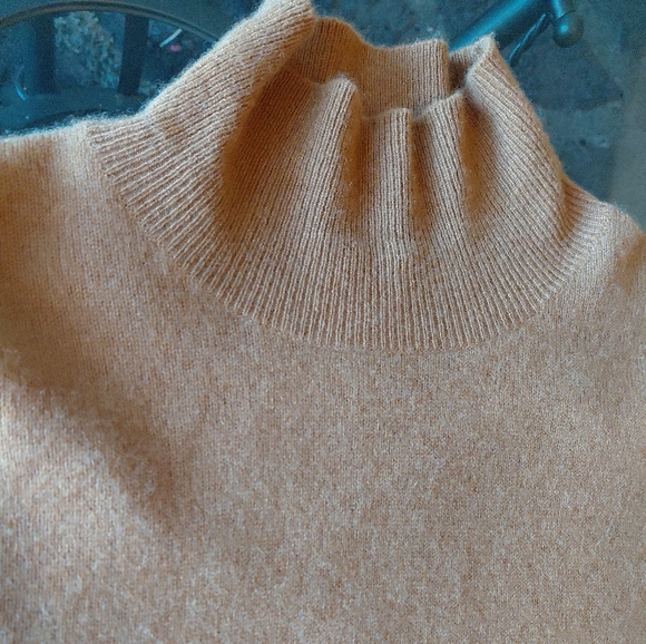 Crush Women's Tan Cashmere Turtle Neck Sweater Size XL - Picture 6 of 11